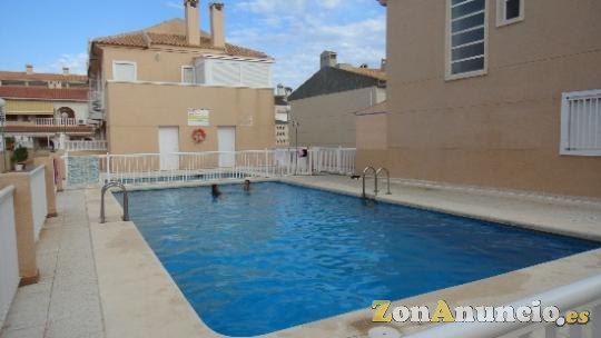 CON DOS PISCINAS Y 100 METROS DE LA PLAYA, APARCAMIENTO.